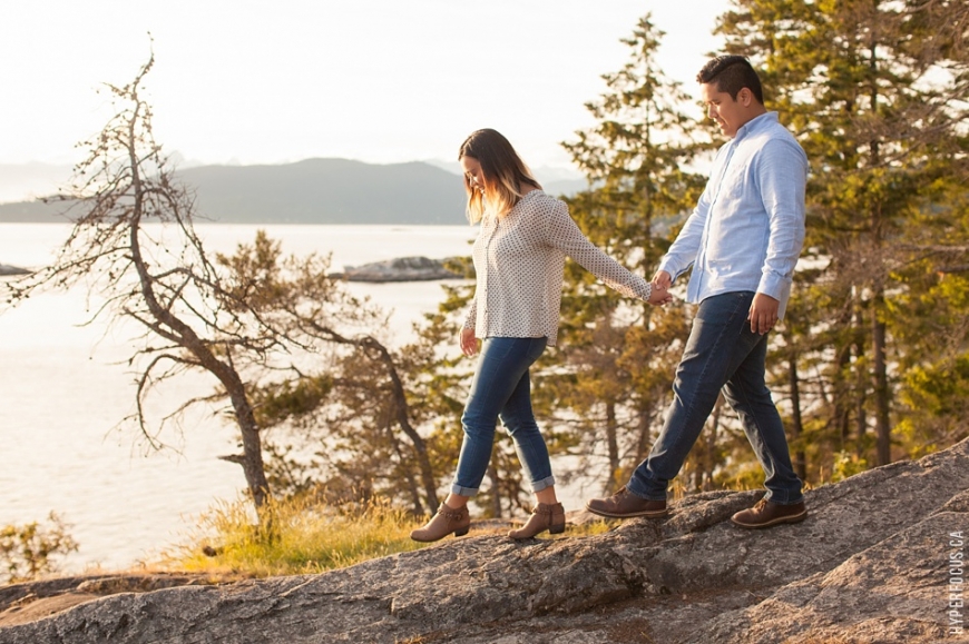 vancouver-engagement-photos-lighthouse-park